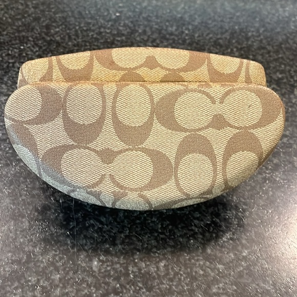 Coach: Signature “C” Hard Sunglass Case - Picture 6 of 8
